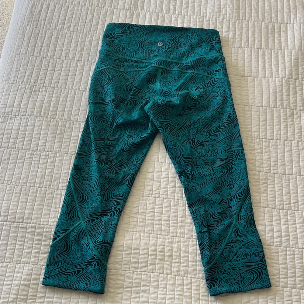 Women’s Lulu LemonsTeal Patterned Active Capris